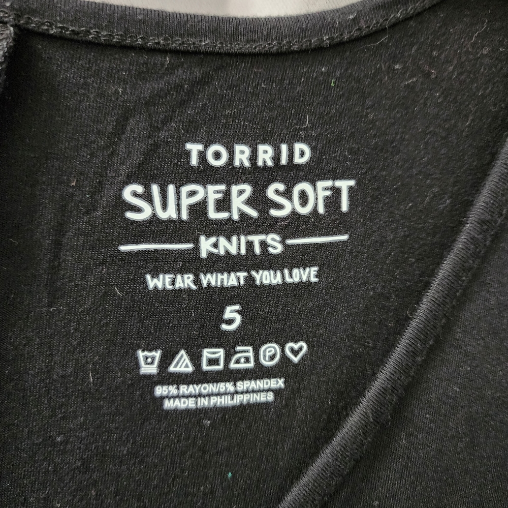 Black Torrid Tunic size 5 (28w)